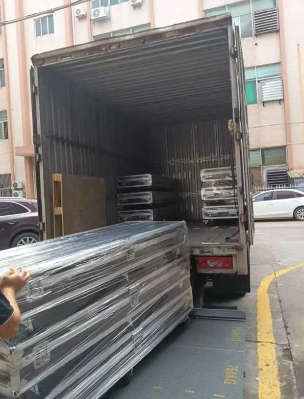 Equipos tecnológicos llegando a destino