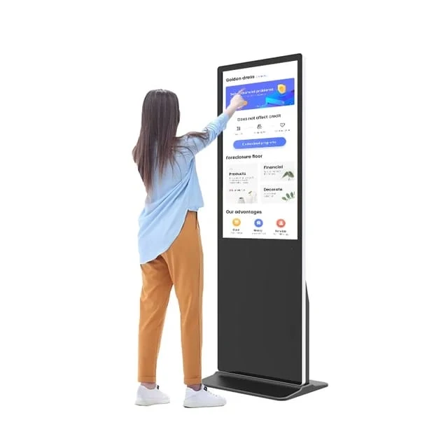 Tótem touch interactivo en uso