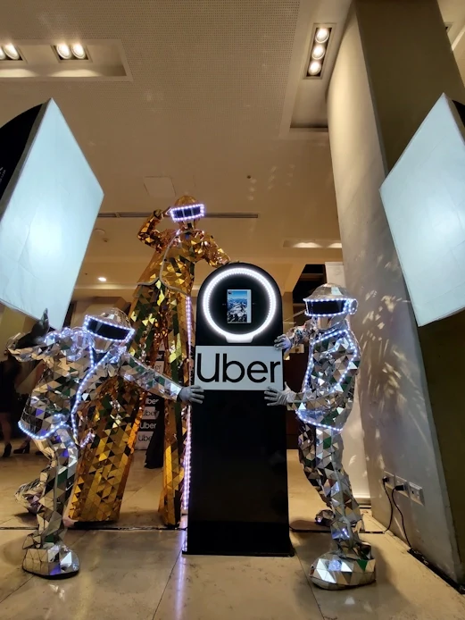 Tótem GIF animado en activación de Uber