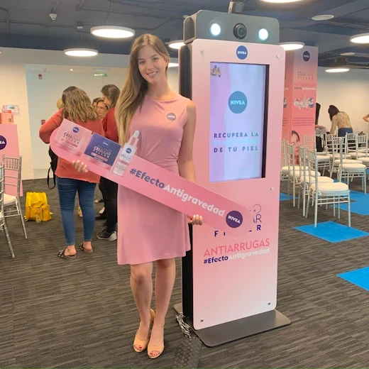 Tótem fotográfico en activación de Nivea